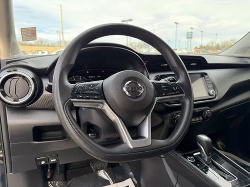 Used 2021 Nissan Kicks SV image 16