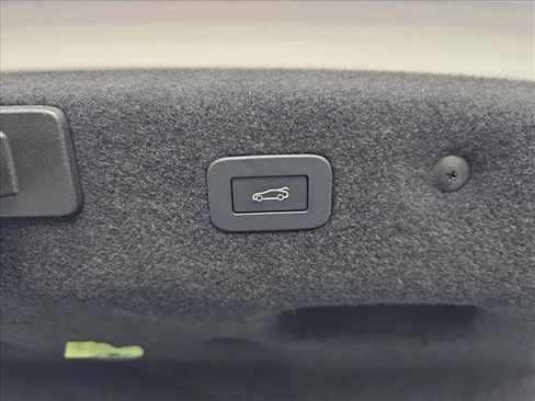 Certified 2024 Jaguar XF R-Dynamic SE image 13