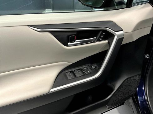 Used 2024 Toyota RAV4 XLE Premium image 11