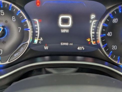 Used 2024 Chrysler Pacifica Touring-L image 14