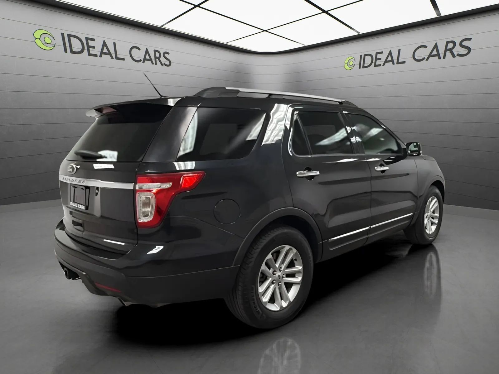 Used 2015 Ford Explorer XLT FWD image 5