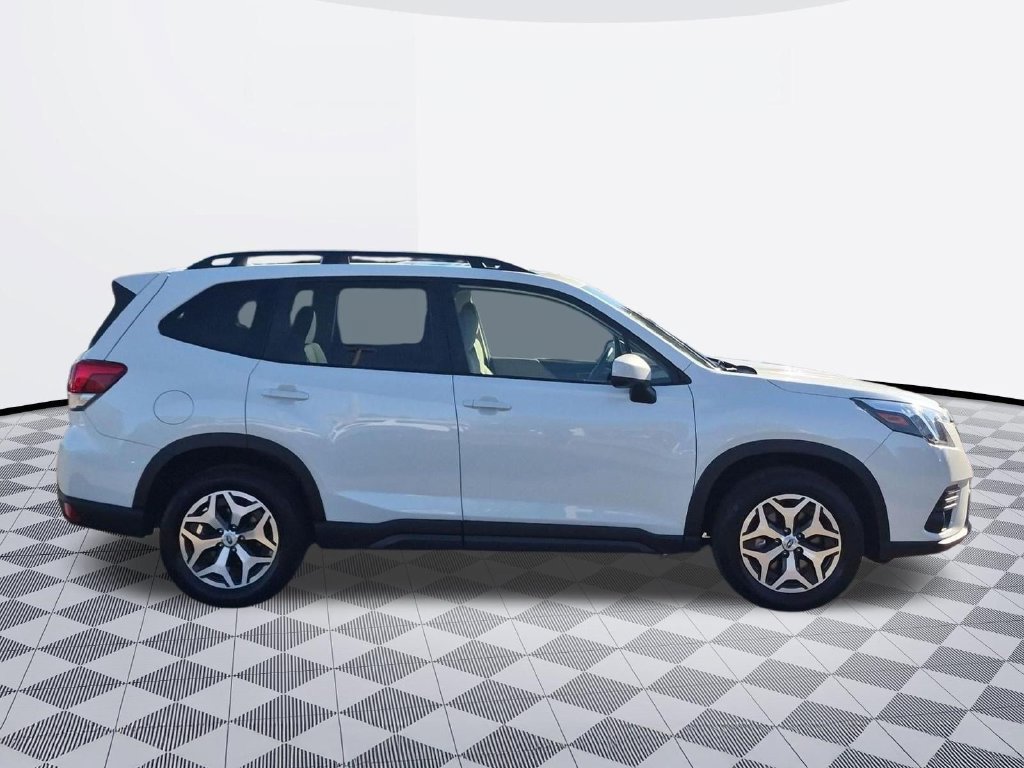 Used 2023 Subaru Forester Premium w/ Popular Package #2 AWD/4WD image 7