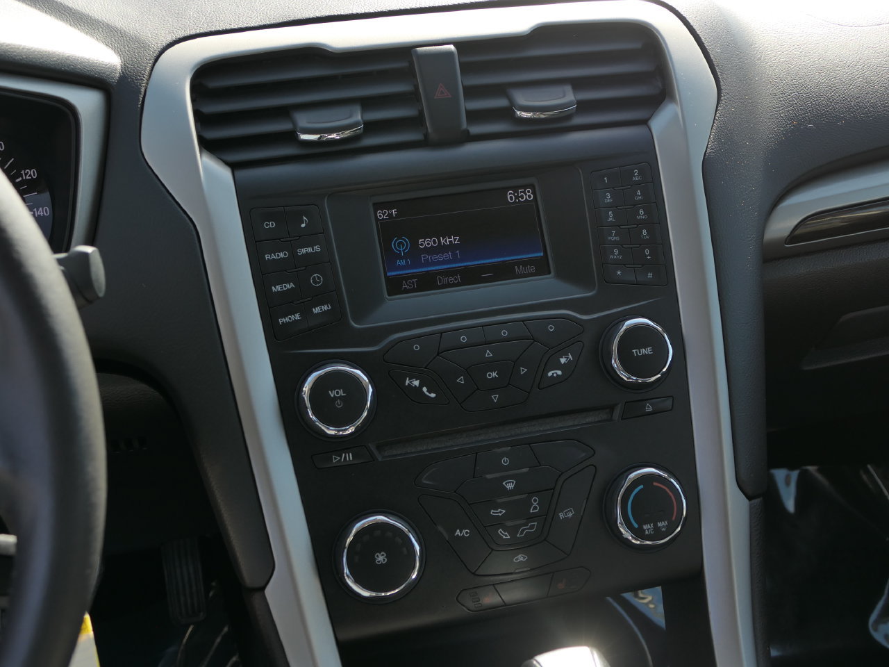 Used 2014 Ford Fusion SE w/ Equipment Group 202A FWD image 21