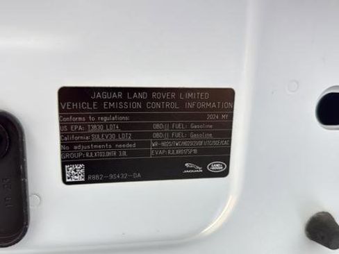 Used 2024 Land Rover Defender 130 X-Dynamic SE AWD/4WD image 29
