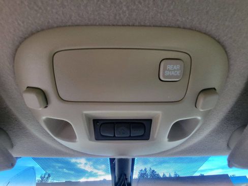 Used 2004 Cadillac De Ville DHS w/ Equipment Group image 21