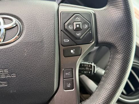 Used 2018 Toyota Tacoma TRD Sport image 14