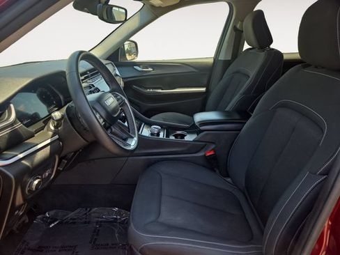 Used 2024 Jeep Grand Cherokee Laredo RWD image 9