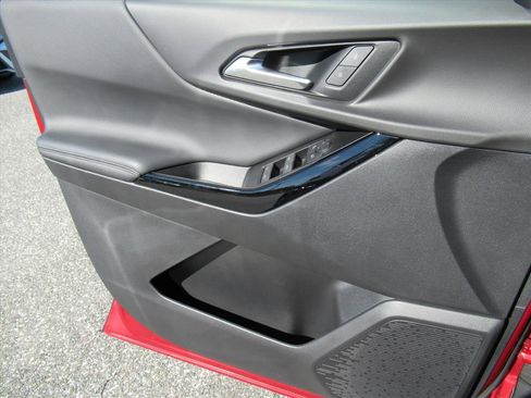 Used 2025 Chevrolet Equinox LT w/ Safety and Technology Package image 25