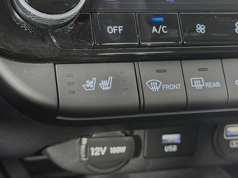 Used 2023 Hyundai Elantra Limited w/ Preferred Accessory Package FWD image 21