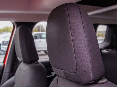 Used 2018 Jeep Renegade Latitude w/ Cold Weather Group FWD image 10
