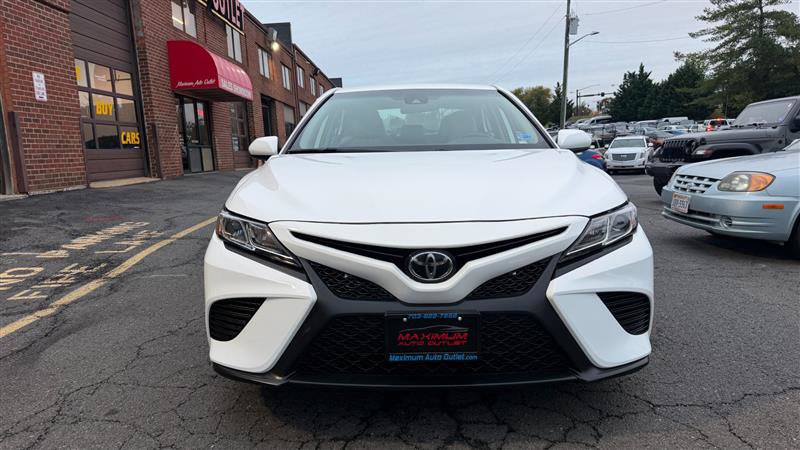 Used 2020 Toyota Camry SE FWD image 2