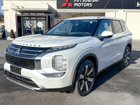 New 2026 Mitsubishi Outlander SE AWD/4WD image 3
