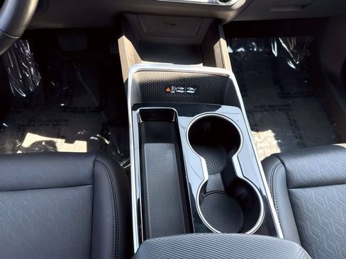 Used 2025 Chevrolet Equinox LT w/ Convenience Package II AWD/4WD image 25