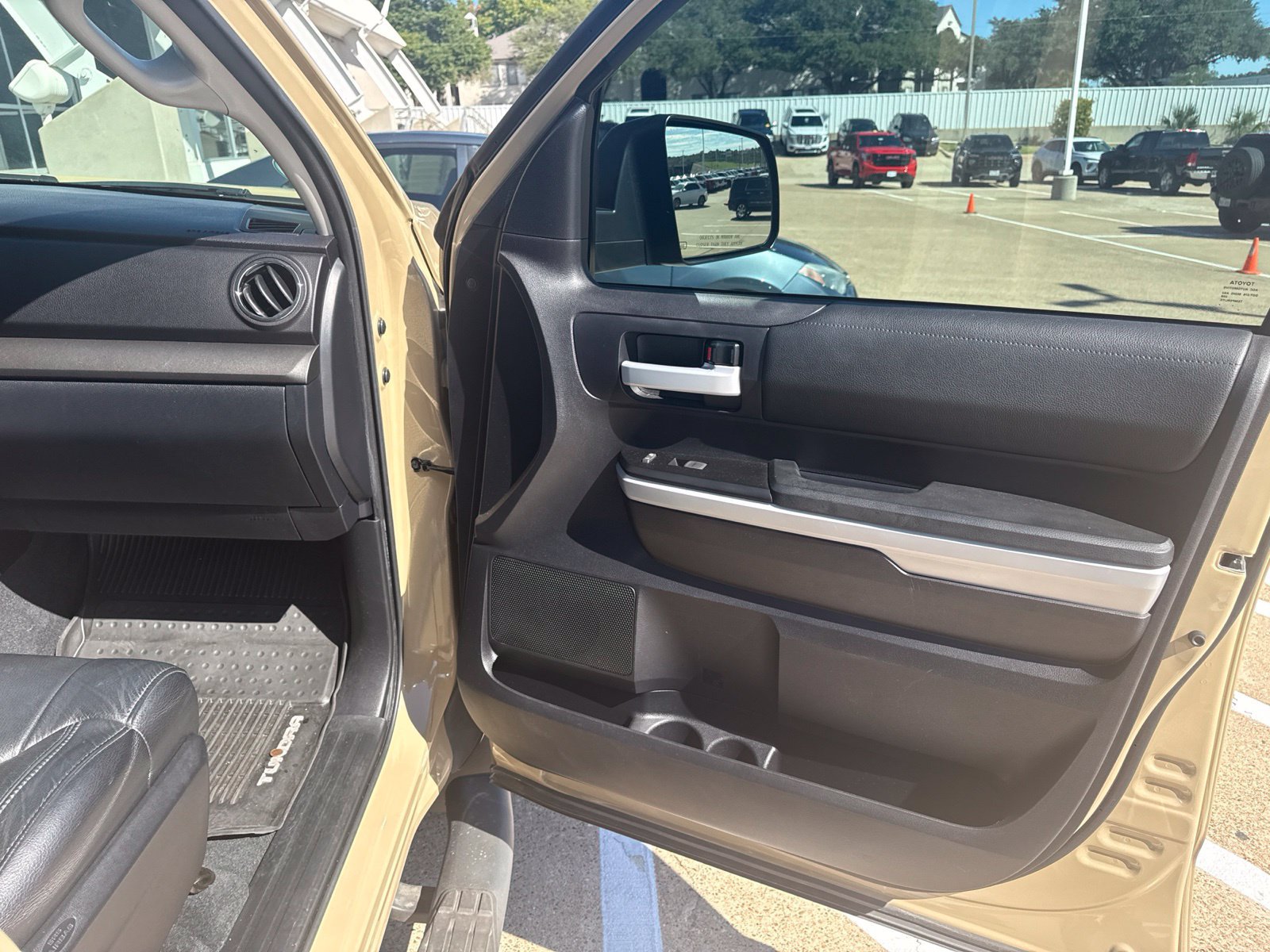 Used 2020 Toyota Tundra SR5 w/ SR5 Leather Package AWD/4WD image 16