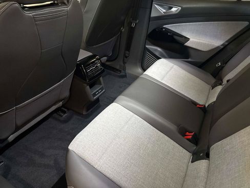 New 2025 Volkswagen ID.4 Pro image 14