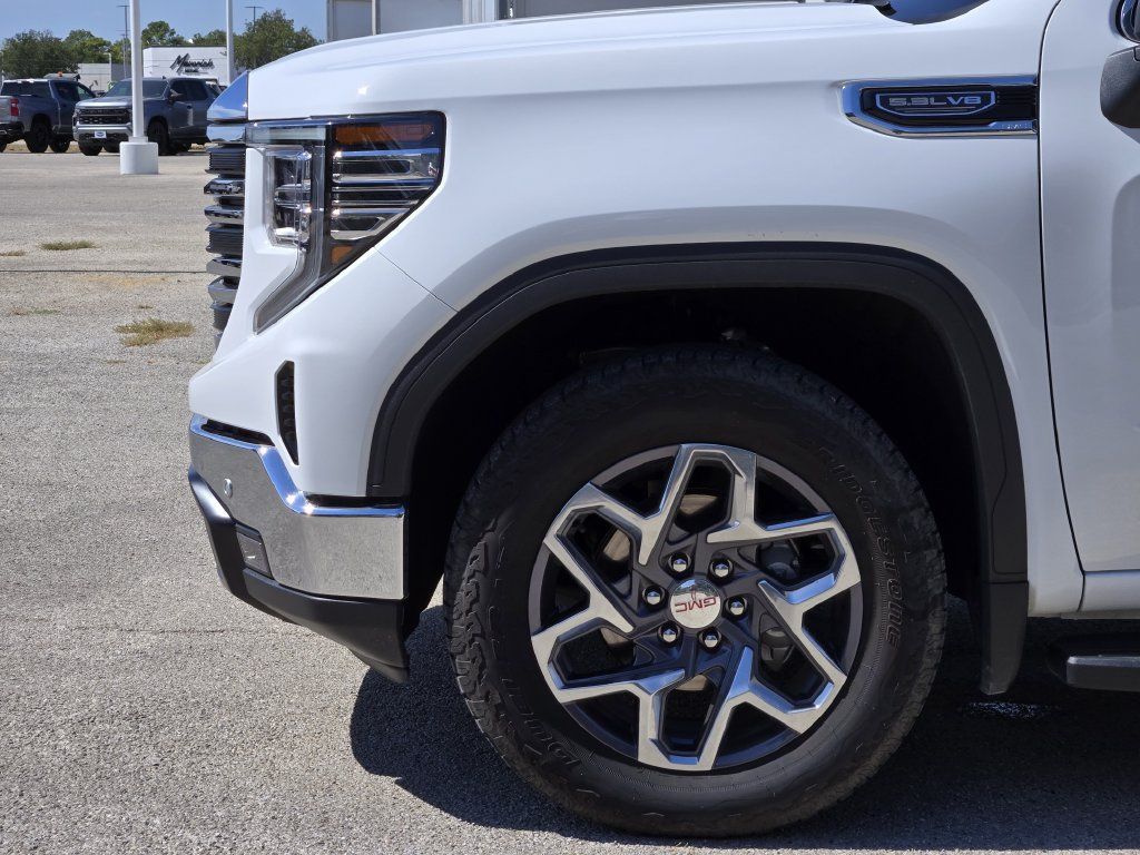 Used 2025 GMC Sierra 1500 SLT w/ SLT Premium Plus Package AWD/4WD image 8