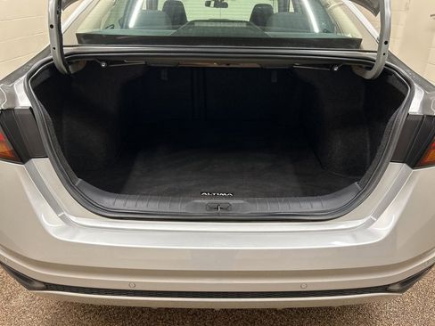Used 2023 Nissan Altima 2.5 SV image 11