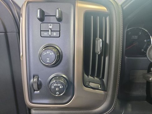 Used 2018 GMC Sierra 2500 Denali w/ Duramax Plus Package AWD/4WD image 28