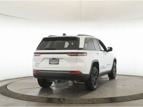 New 2026 Jeep Grand Cherokee Altitude AWD/4WD image 7