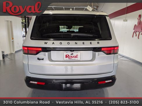 Used 2023 Jeep Wagoneer Series II image 3