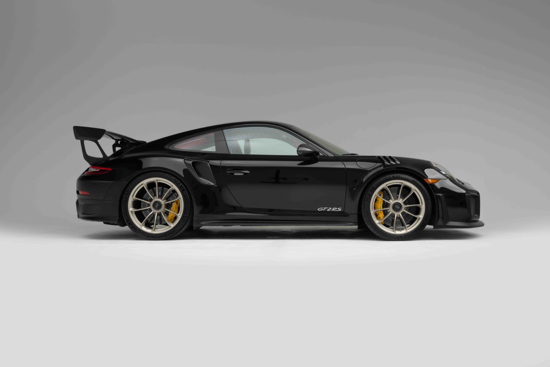 Used 2018 Porsche 911 GT2 RS RWD image 2