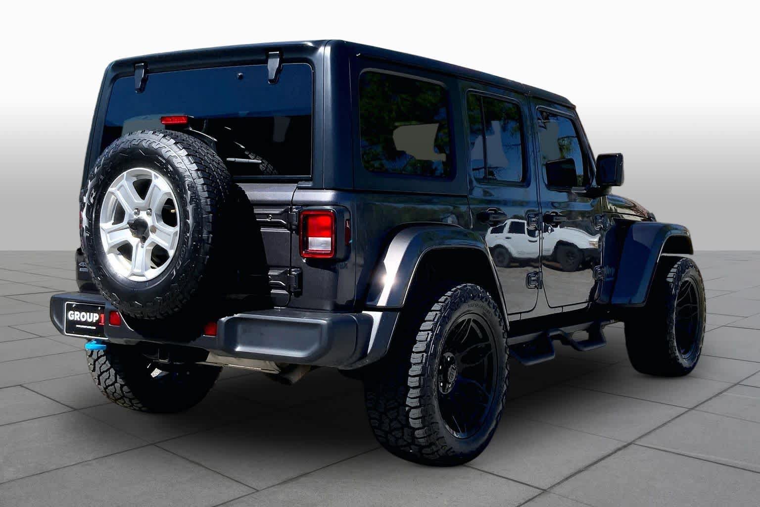 Used 2024 Jeep Wrangler Unlimited w/ Convenience Group AWD/4WD image 13