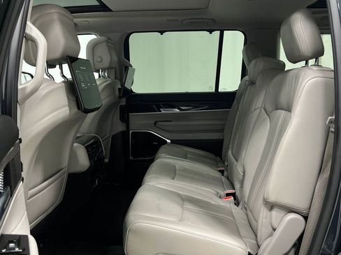 Used 2022 Jeep Wagoneer Series III w/ Premium Group I AWD/4WD image 33