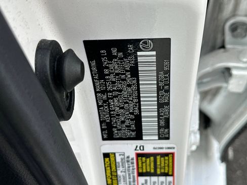 Certified 2025 Lexus ES 350 image 21