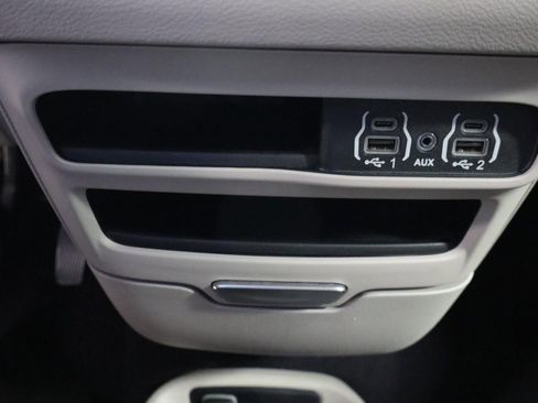 Used 2023 Chrysler Pacifica Touring-L FWD image 18