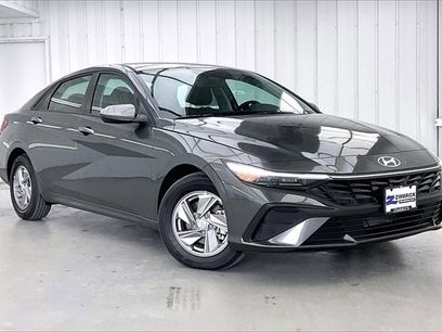 New 2025 Hyundai Elantra SE