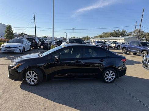 Used 2025 Toyota Corolla LE image 8