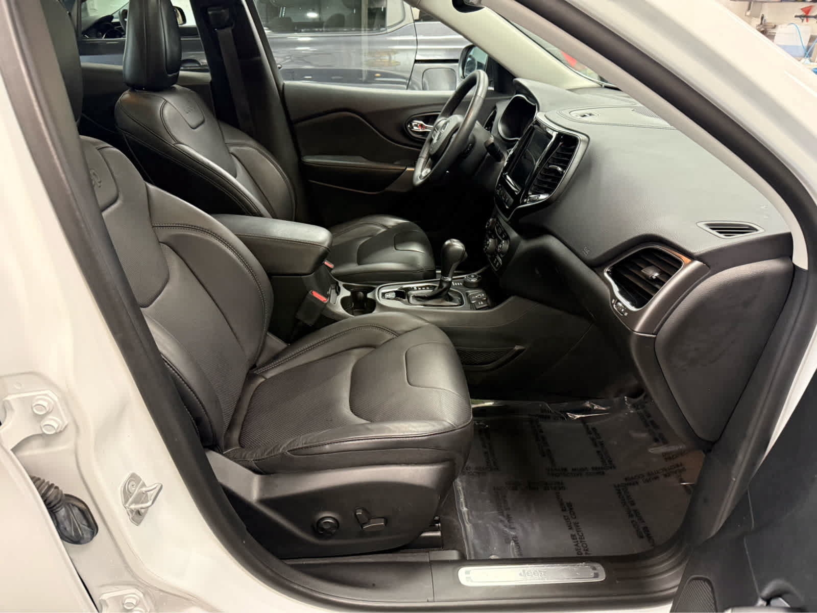 Used 2021 Jeep Cherokee Limited AWD/4WD image 29