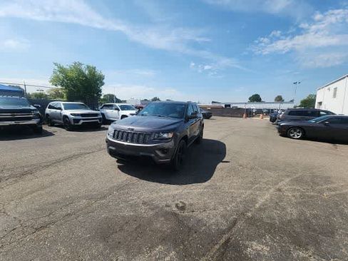 Used 2015 Jeep Grand Cherokee Altitude AWD/4WD image 2
