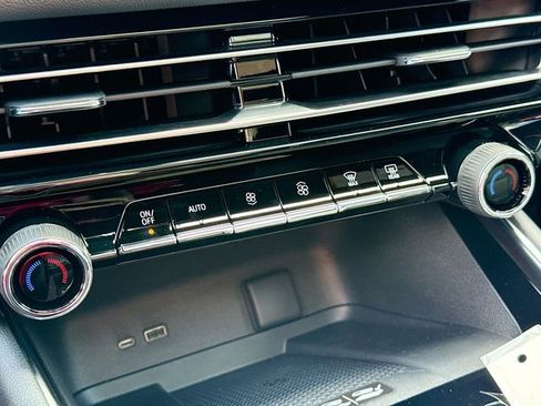 New 2026 Chevrolet Traverse High Country image 17