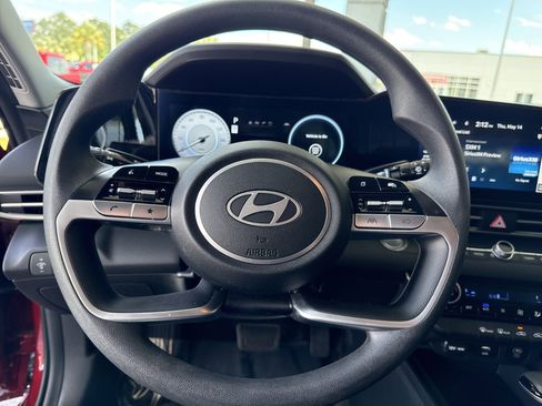Used 2024 Hyundai Elantra SEL FWD image 17