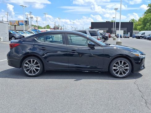 Used 2018 MAZDA MAZDA3 Grand Touring w/ Premium Equipment Package FWD image 4