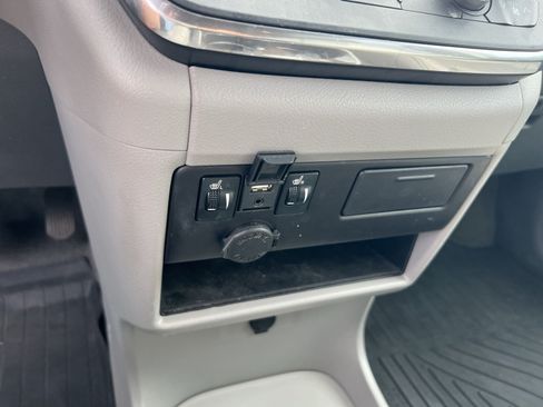 Used 2018 Toyota Sienna XLE FWD image 27