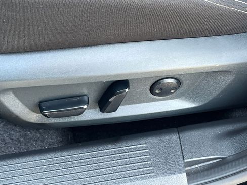 Used 2025 Nissan Rogue SV image 21