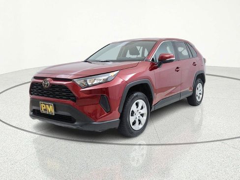 Used 2022 Toyota RAV4 LE AWD/4WD image 3