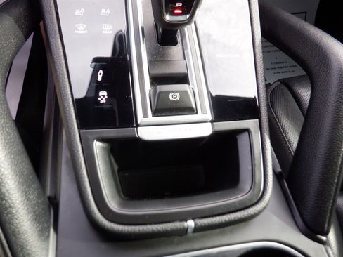 Used 2023 Porsche Cayenne Platinum Edition image 21