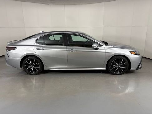 Used 2024 Toyota Camry SE FWD image 9