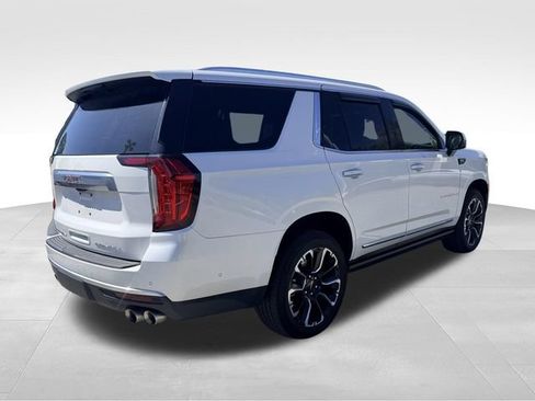 Used 2024 GMC Yukon Denali w/ Advanced Technology Package AWD/4WD image 5