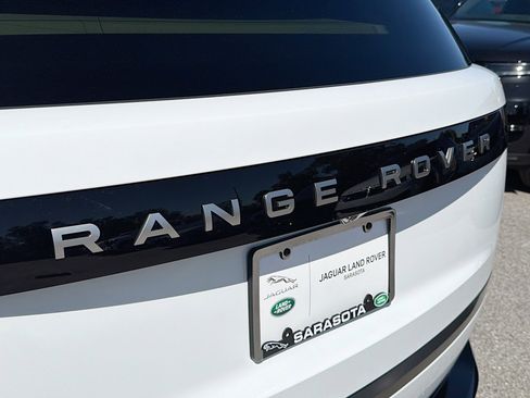 Used 2024 Land Rover Range Rover SE image 11