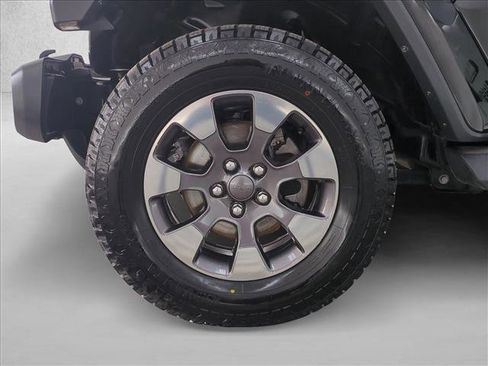 Used 2018 Jeep Wrangler Unlimited Sahara AWD/4WD image 27