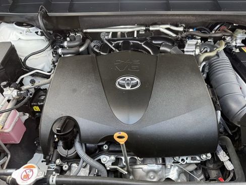 Used 2021 Toyota Highlander XSE FWD image 35