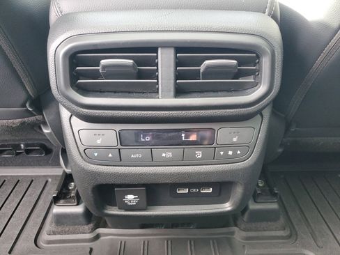 Used 2023 Honda Pilot Elite image 16