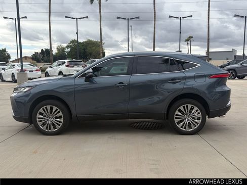 Used 2024 Toyota Venza Limited image 3