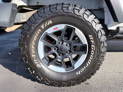 Used 2014 Jeep Wrangler Unlimited Rubicon image 28