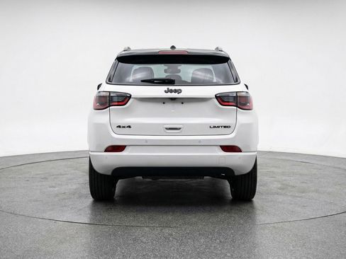 Used 2025 Jeep Compass Limited image 7