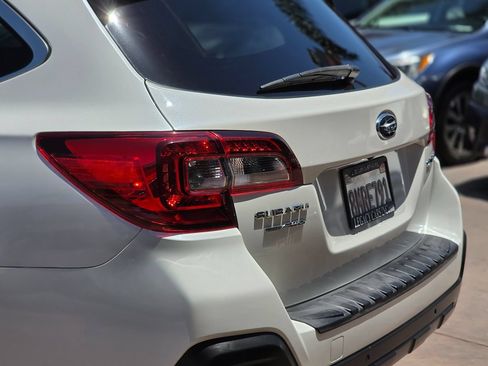 Used 2018 Subaru Outback 2.5i Limited AWD/4WD image 10